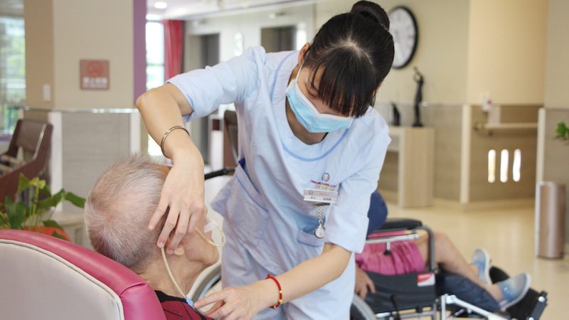 失能老人养老机构定制服务：如何打造温馨照护家园**