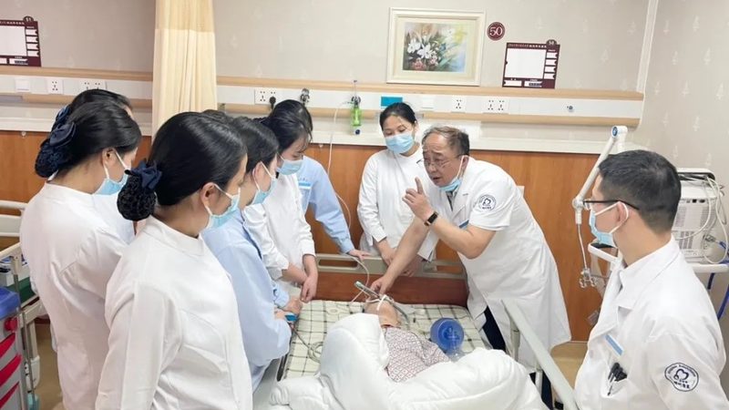 以下是浦东新区部分老年助餐点的价格对比，供参考：