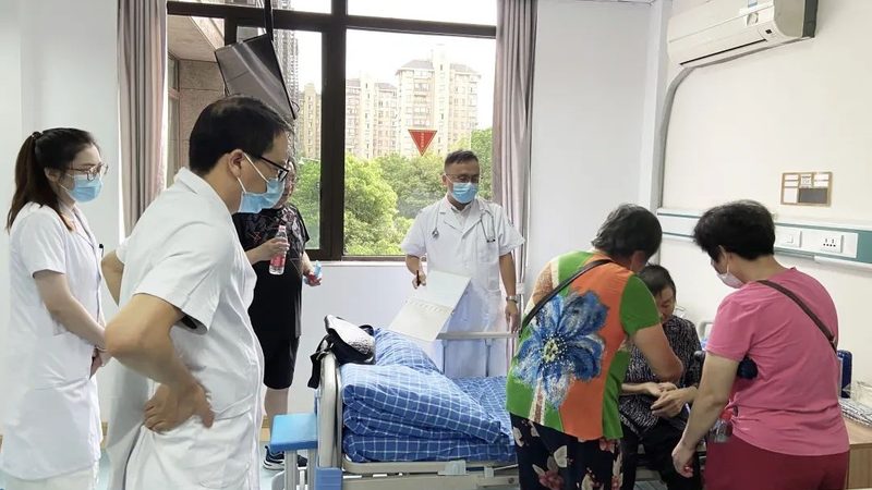 护理院护工年龄限制：揭秘养老护理行业用人标准