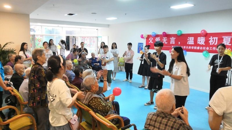 护理院护工与养老院护工：职责差异与工作特点