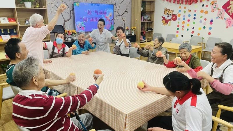 养老公寓智能手环：守护长辈健康的智能助手**