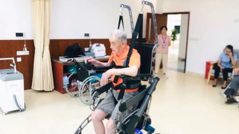 夜间护工如何敏锐观察病人病情变化**
